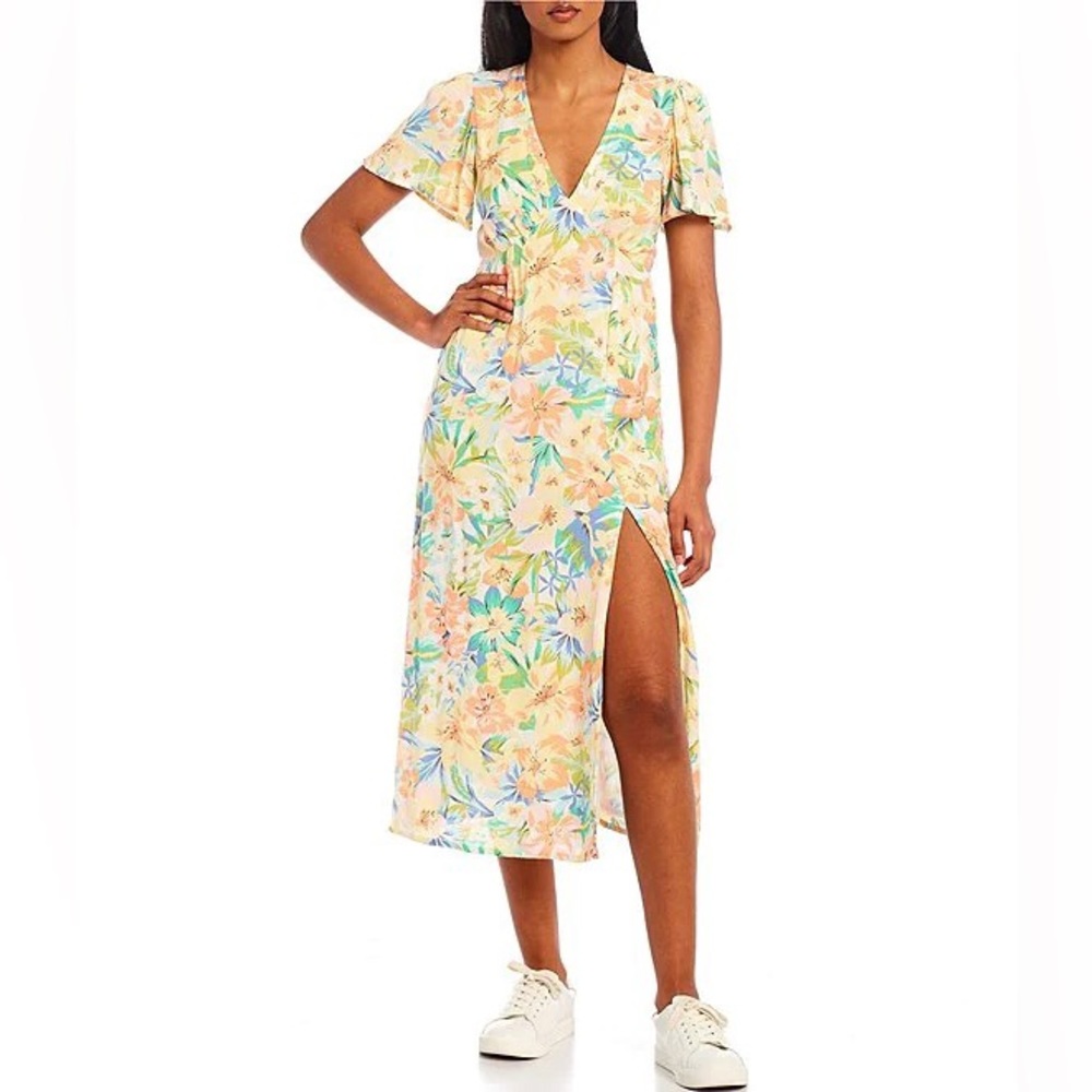 Jet Set Short Sleeve V-Neck Slit Hem Midi Dress